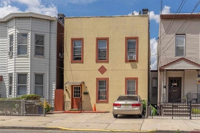 Foto principal - 23 Nelson Ave