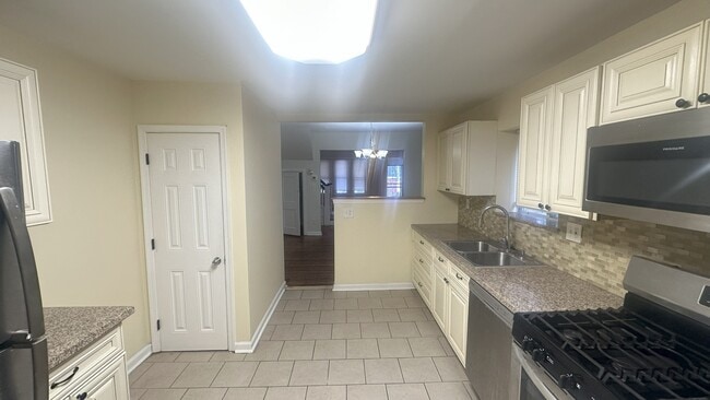 Photo - 6231 Lansdowne Ave House