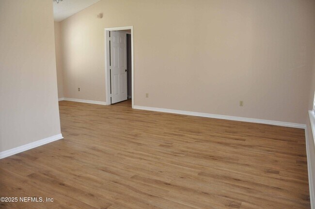 Foto del edificio - 2105 Hovington Cir W