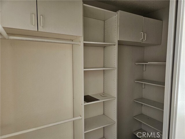 Foto del edificio - 22700 Lakeway Dr
