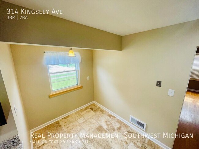 Building Photo - MOVE IN TODAY! 3 Bedroom Home in St. Joe