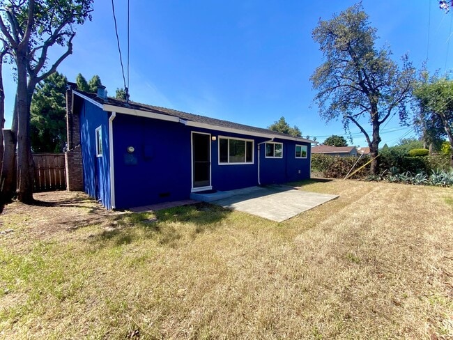 Foto del edificio - Lovely 4-bedroom home in Fremont – Sundale Neighborhood!