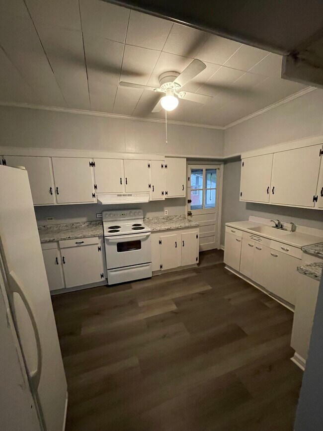 907 Breeden Heights, SC 29512 House Rental in