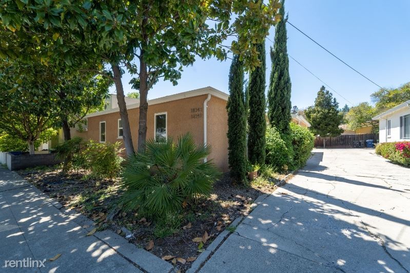 Foto principal - 2 br, 1 bath Apartment - 18343 Redwood Rd