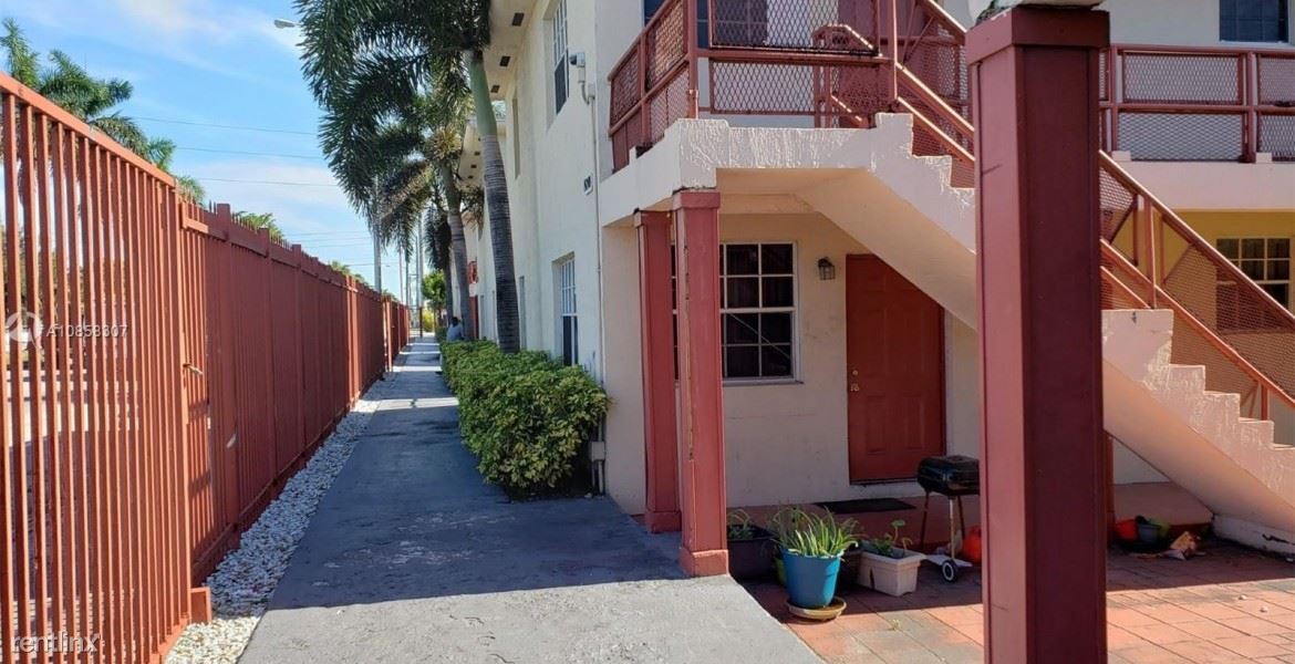 14250 NW 22nd Ave, Opalocka, FL 33054 Room for Rent in Opalocka, FL