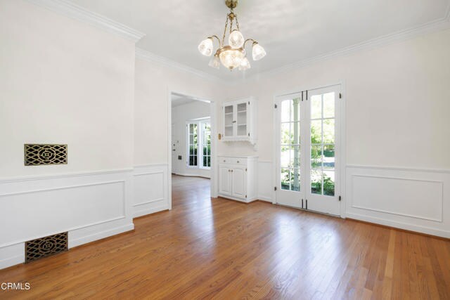 Building Photo - 1034 E Cypress Ave