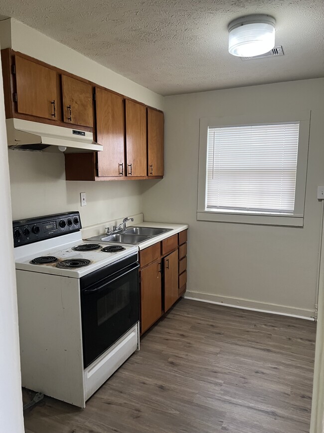 Building Photo - 2411 Scovel St