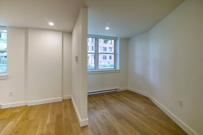 Building Photo - 10 Rosemount