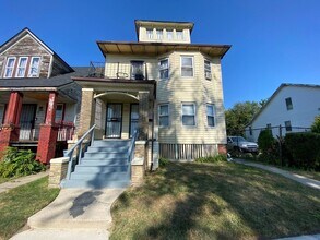 Building Photo - 4840 St Clair St