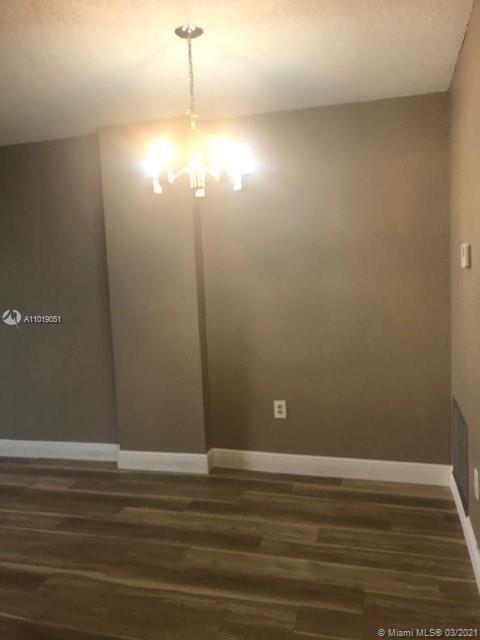 Foto del edificio - 919 Hillcrest Dr