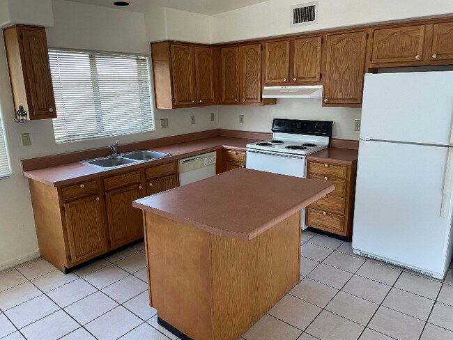 Foto del edificio - 2536 N Corinthian Garden Dr