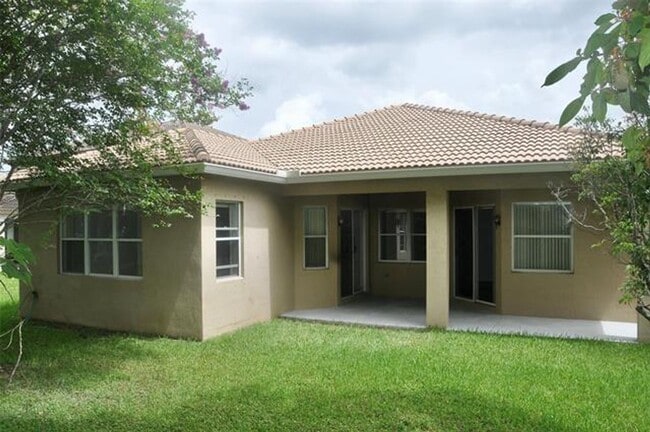 Photo - 19496 S Whitewater Ave # 19496, Weston, FL 33332 House