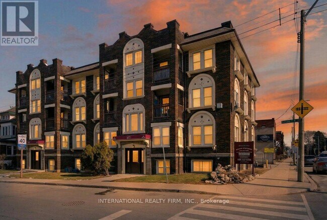 Photo du bâtiment - 109 Balsam Ave S