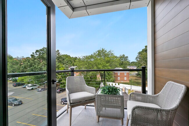 Planta B2: Balcón - The Byline. West Hartford