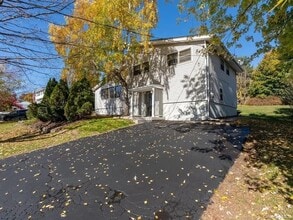 Building Photo - 10 Brooker Dr