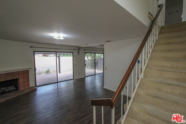 Foto del edificio - 690 E Rowland St