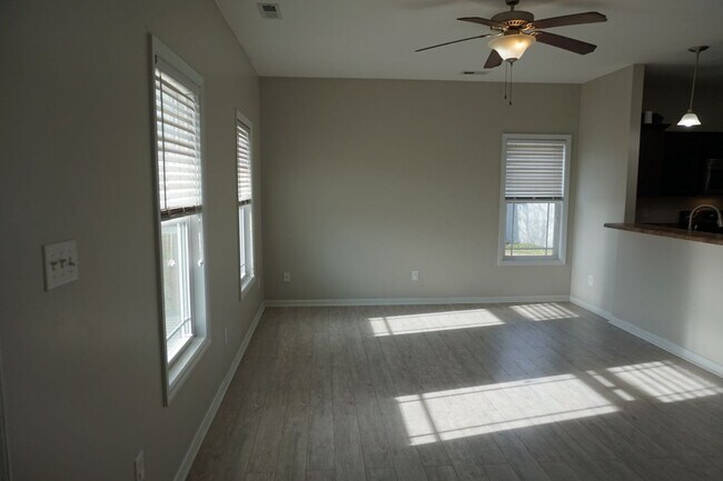 Foto del edificio - 3 Bedroom 2.5 Bathroom with a Bonus Room located in The Cottages at Petersburg Subdivision, Richl...
