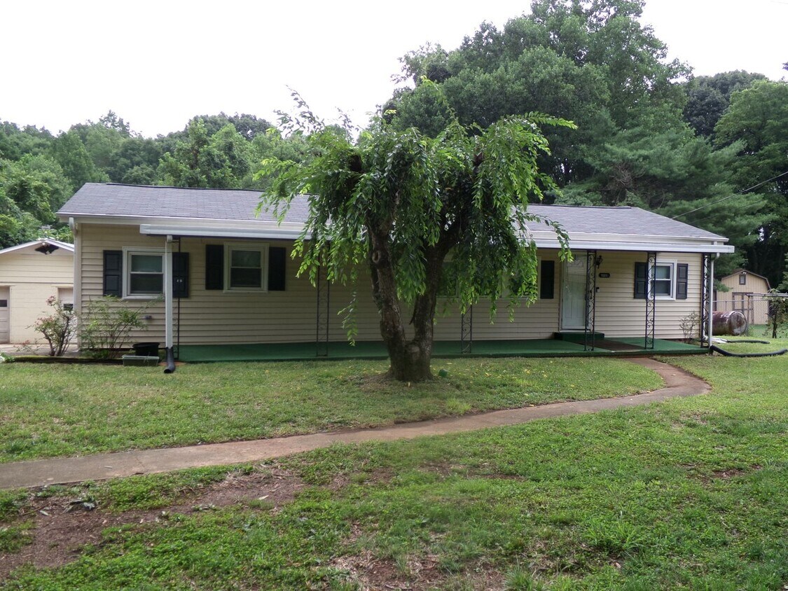 Primary Photo - Rural Hall Location