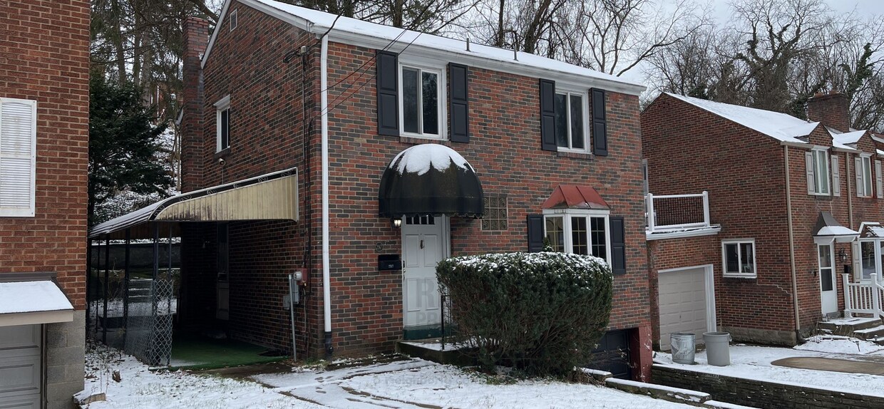 Primary Photo - Very Nice 3 Bedroom/1.5 Bath in Brentwood!