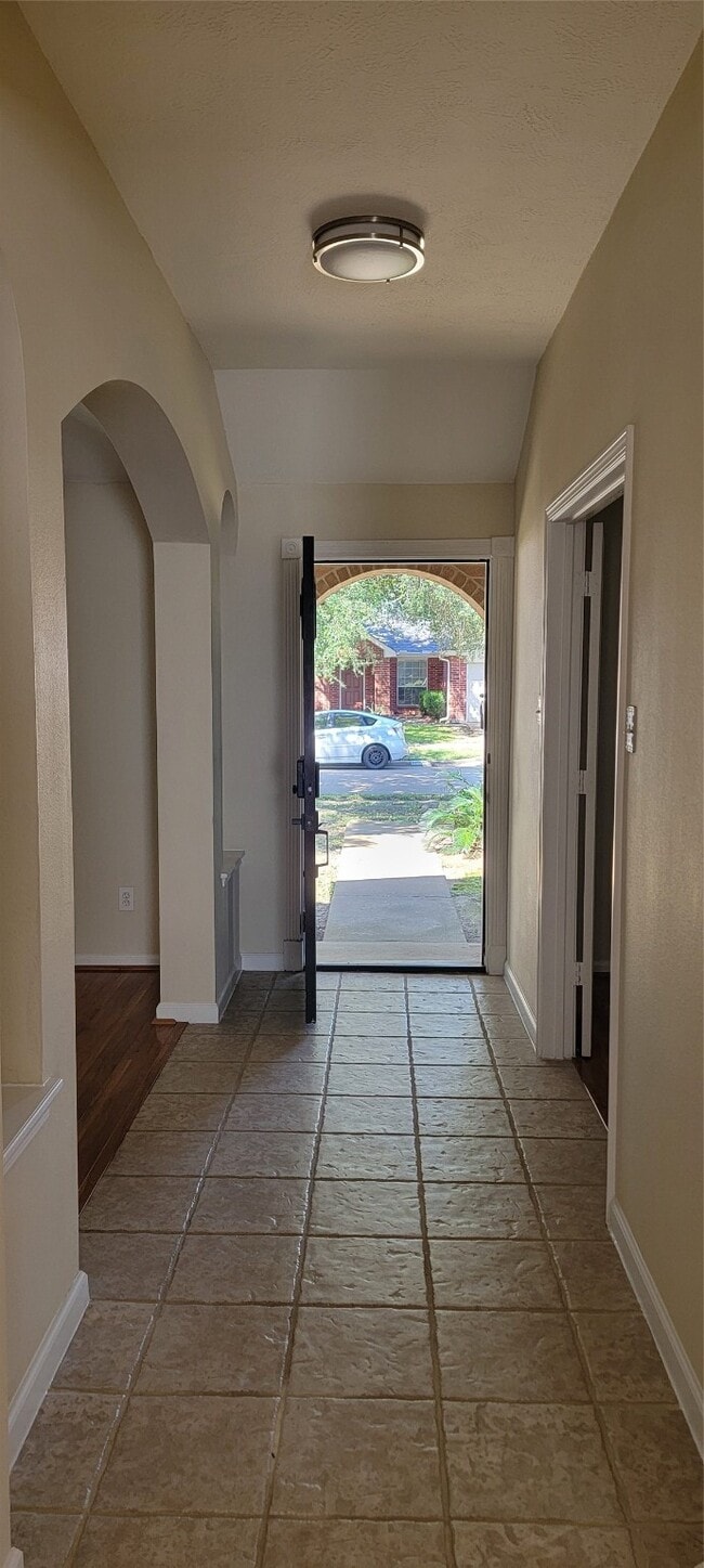 Building Photo - 16306 April Ridge Dr