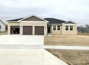 Building Photo - 4153 Fallen Oak Dr