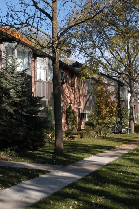 Primary Photo - 700 Park Ave