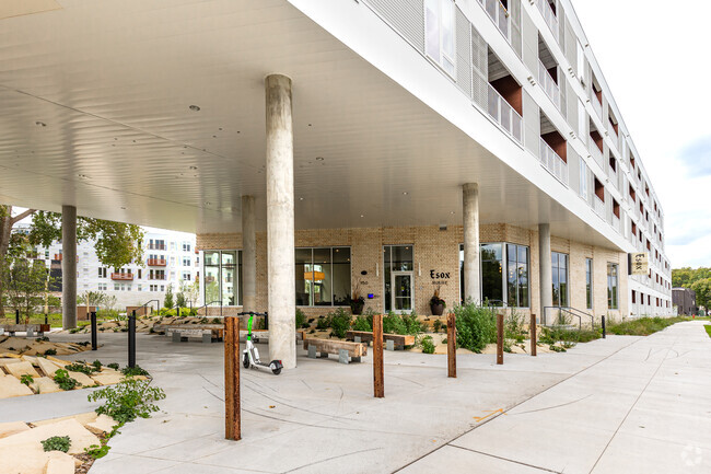 Entrance Courtyard - Esox House Apartments