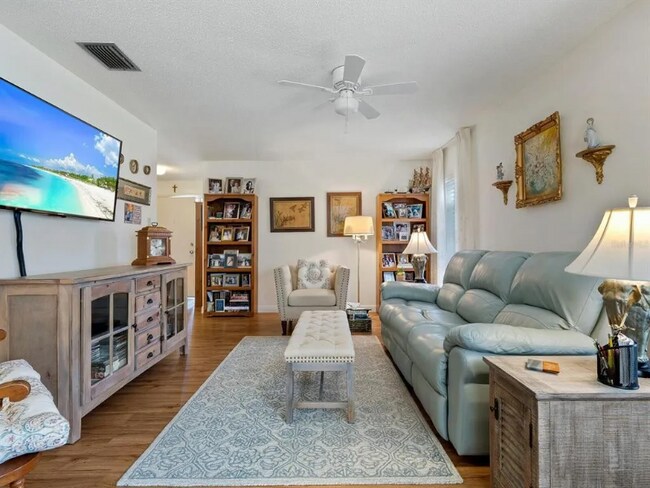 Foto del edificio - 1624 Whitehead Dr