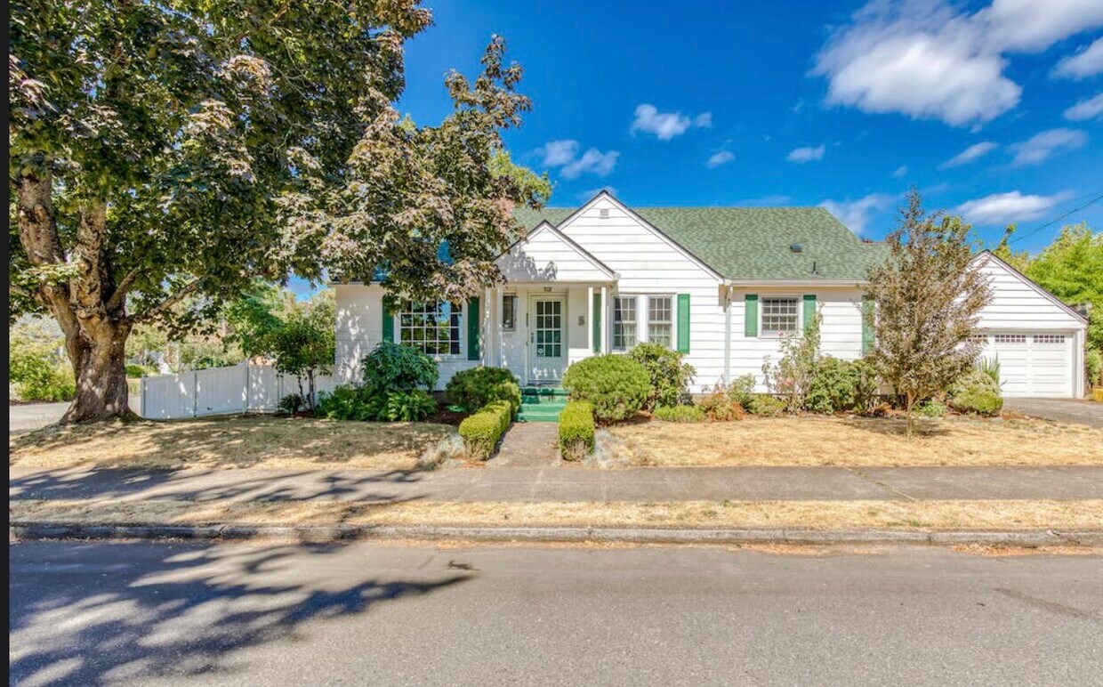 Foto principal - 6309 NE Broadway