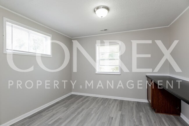 Building Photo - Adorable 3 Bedroom on Corner Lot