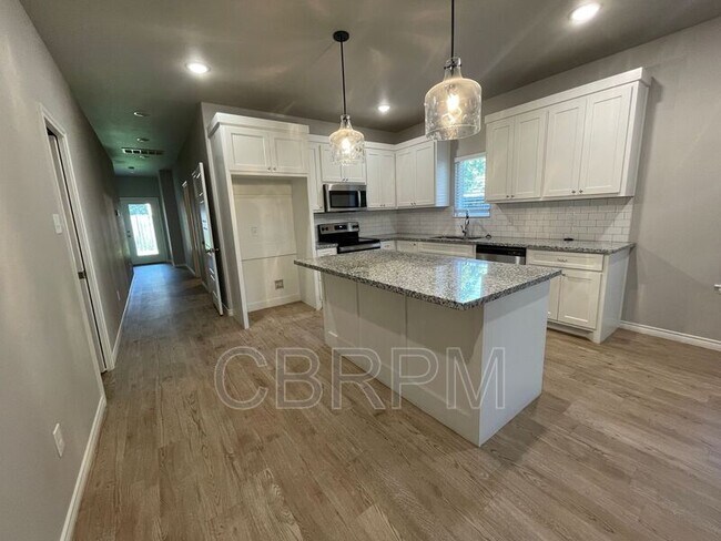 Building Photo - 3003 28th St