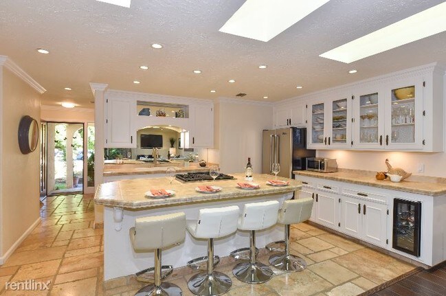 Building Photo - 2 br, 2 bath Condo - 222 Vista Ct.