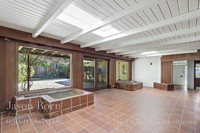 Building Photo - 8 Garland Pl
