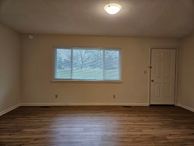 Foto del edificio - 303 S Germantown Rd