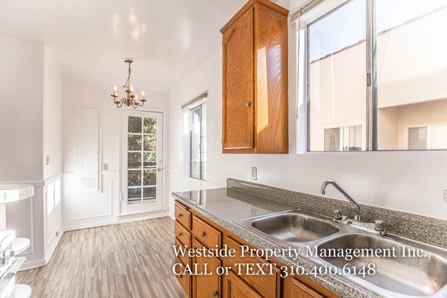 Building Photo - Beverly Hills Neighborhood - Charming Uppe...