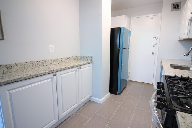 Building Photo - 10401 Grosvenor Pl