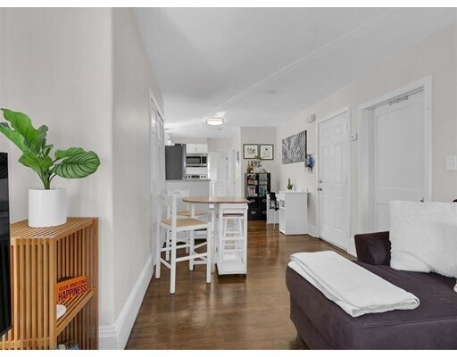 Foto del edificio - 649 E 7th St