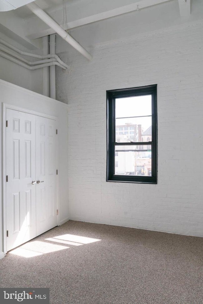 Building Photo - 1217 Spring Garden St
