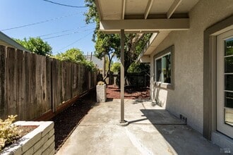 Building Photo - 142 Anita Ct