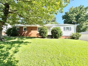 Building Photo - 3808 Parkwood Dr
