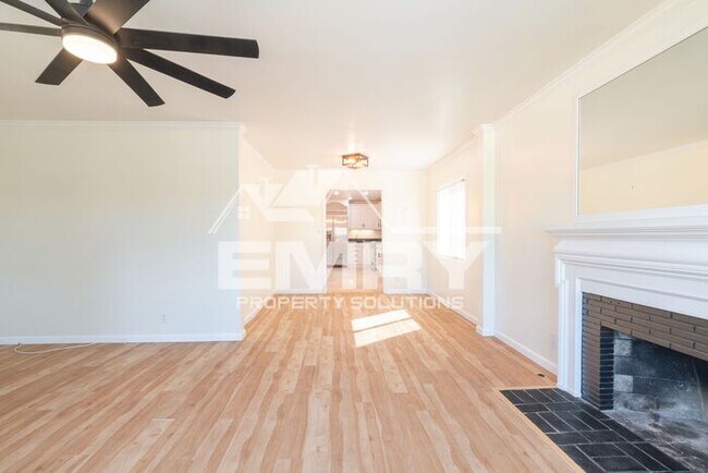Building Photo - Lovely Single Family Home w/ Garage, Yard,...
