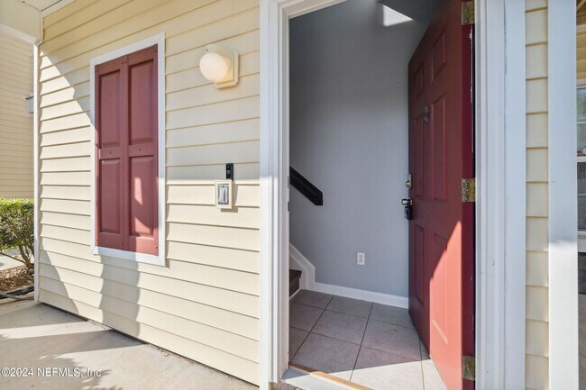 Building Photo - 575 Oakleaf Plantation PKWY Unit 415
