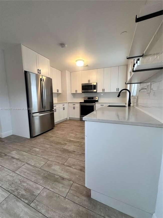 Building Photo - 407 Riverside Dr