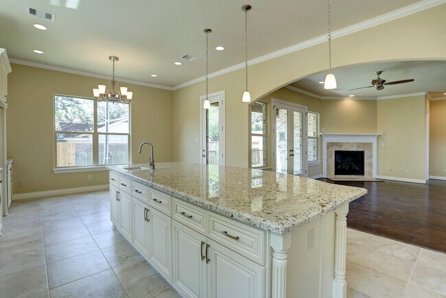 Building Photo - 5203 Beechnut St