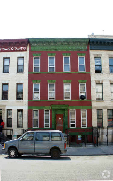 Foto principal - 328 Chauncey St