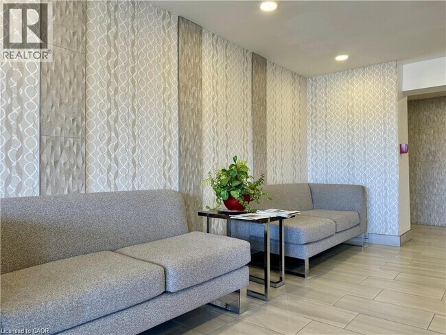 Photo du bâtiment - 1100 Courtland Ave E