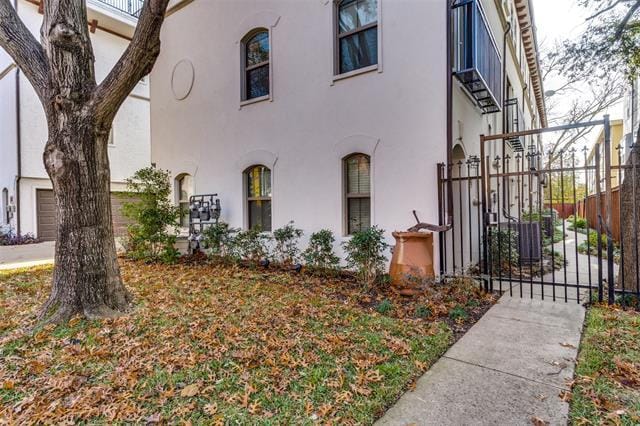 Building Photo - 5922 Ross Ave