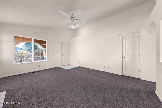 Foto del edificio - 135 Spring Ridge Dr