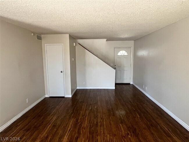Foto del edificio - 914 Scarlet Ridge Dr