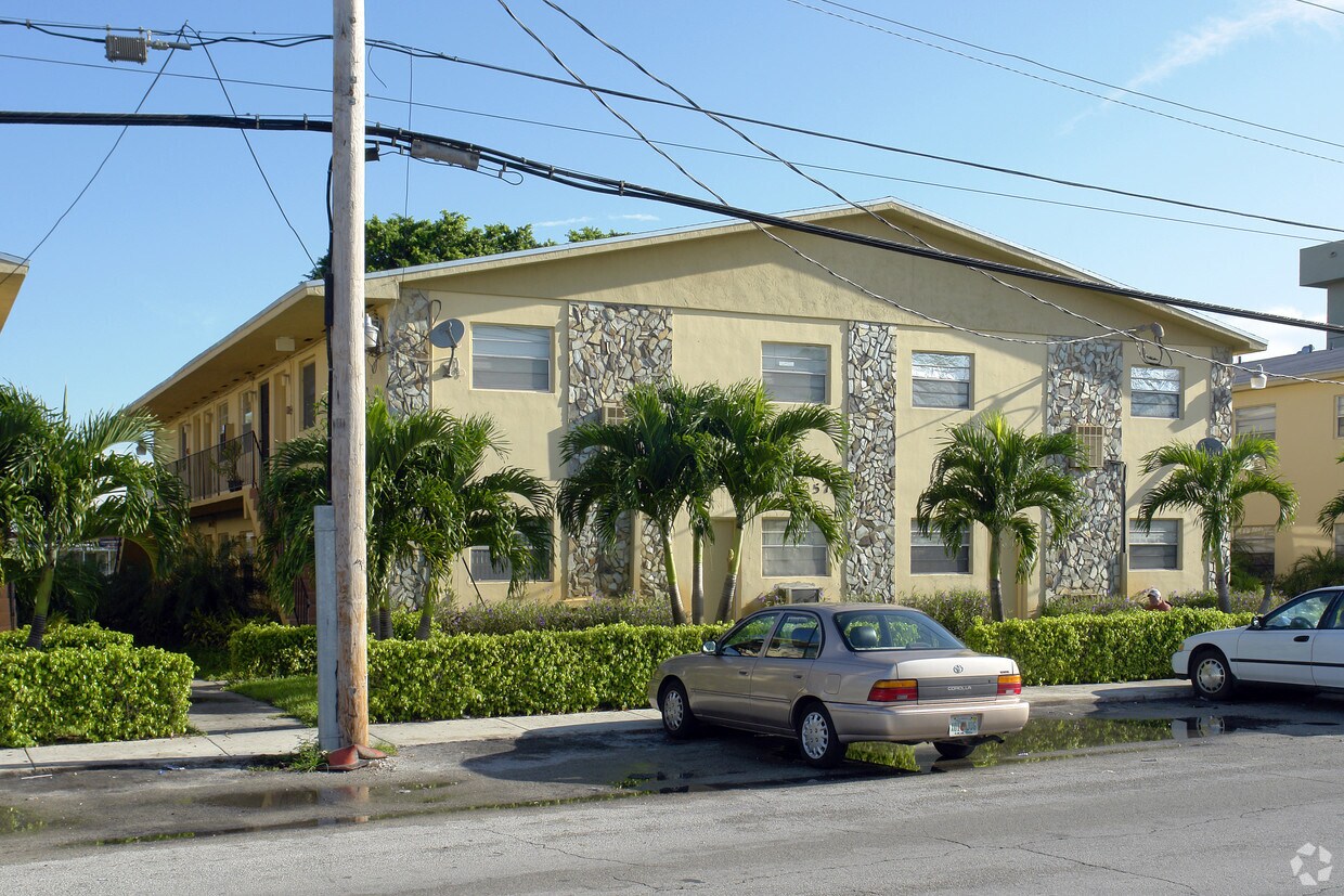 Primary Photo - Palm Springs Apartments